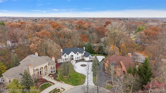 7515 Hiddenbrook Lane, Bloomfield Hills, MI 48301