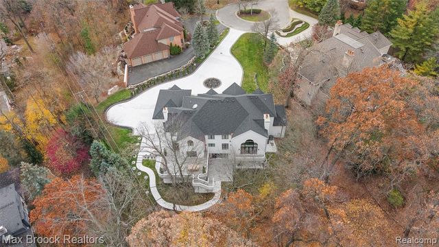 7515 Hiddenbrook Lane, Bloomfield Hills, MI 48301