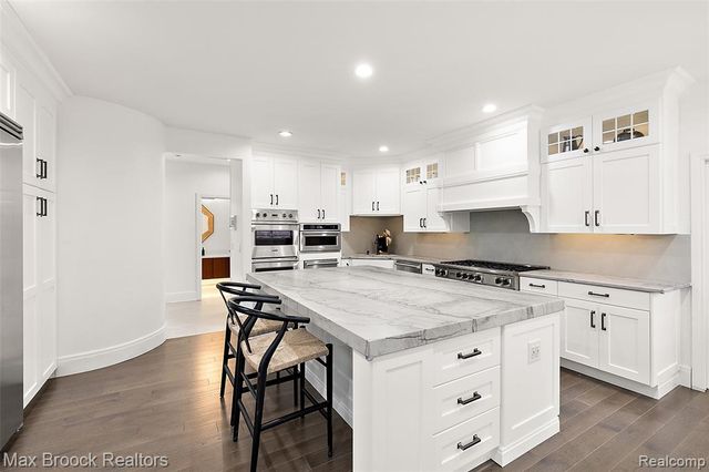 7515 Hiddenbrook Lane, Bloomfield Hills, MI 48301