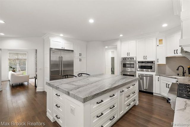 7515 Hiddenbrook Lane, Bloomfield Hills, MI 48301