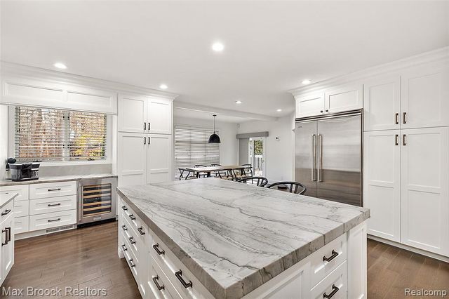 7515 Hiddenbrook Lane, Bloomfield Hills, MI 48301