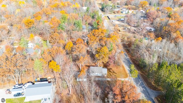 3610 Tower Hill Road, Houghton Lake, MI 48629