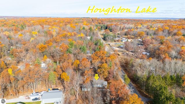 3610 Tower Hill Road, Houghton Lake, MI 48629