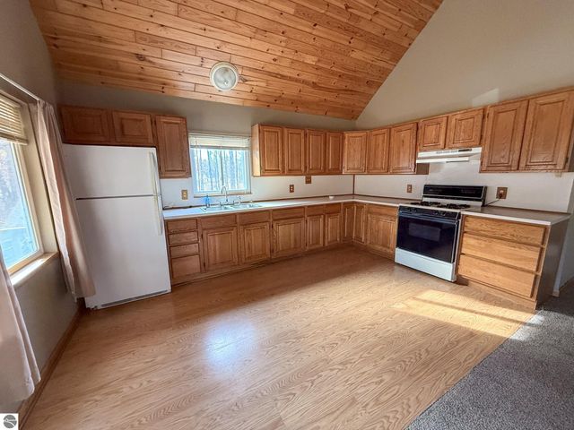 3610 Tower Hill Road, Houghton Lake, MI 48629