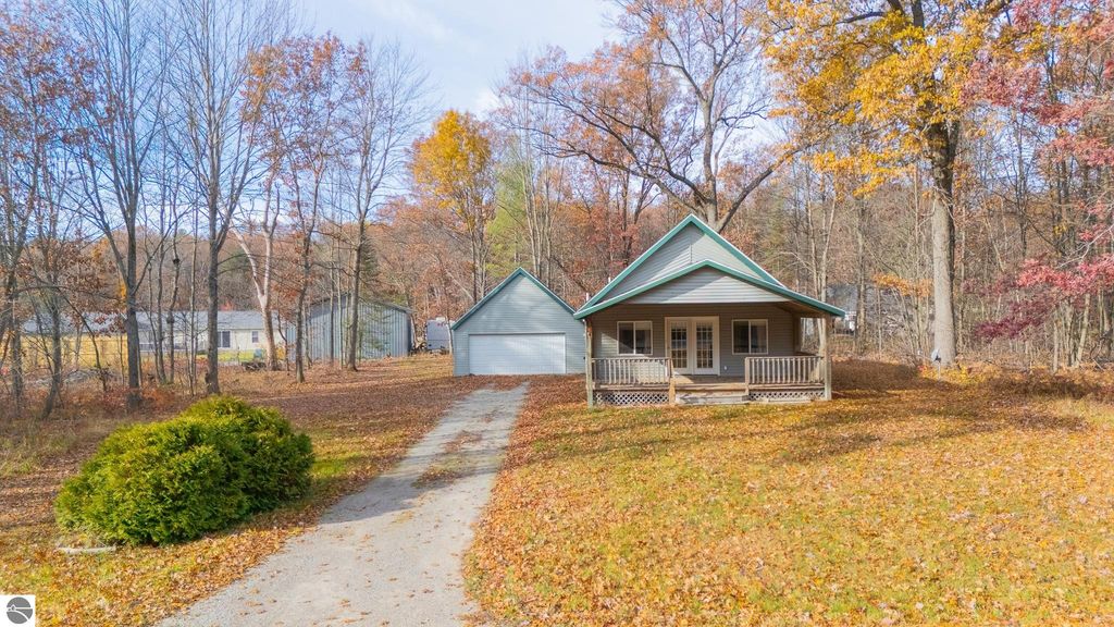 3610 Tower Hill Road, Houghton Lake, MI 48629