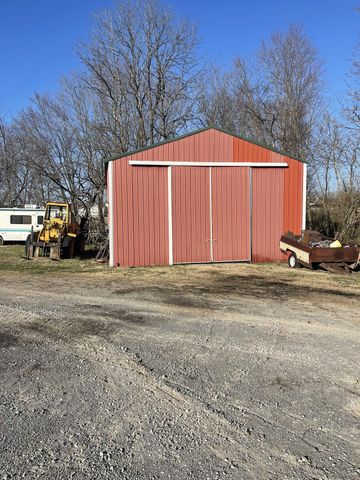 608 Days Rd, Lafayette, TN 37083