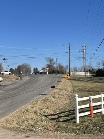 608 Days Rd, Lafayette, TN 37083