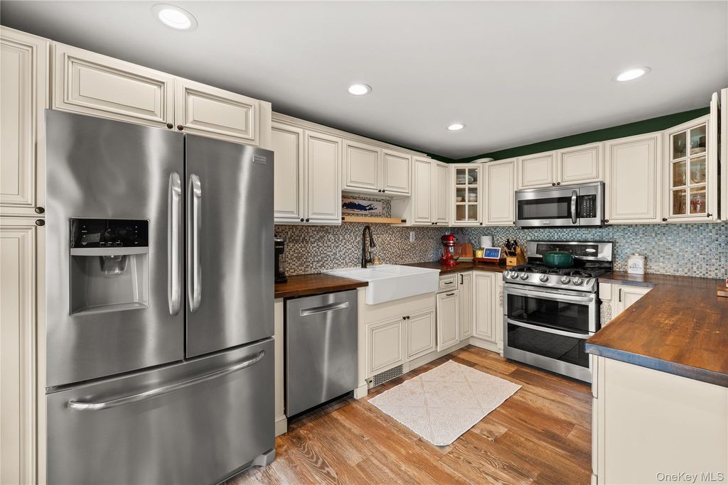 397 Buffalo Avenue, Lindenhurst, NY 11757 — photo 2