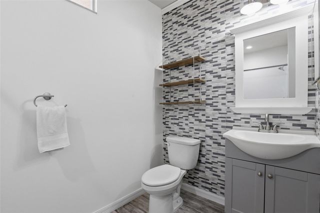 5600 BENTGRASS DRIVE 8-107, Sarasota, FL 34235