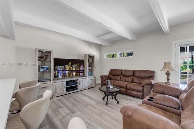 516 NE 6th Ave, Deerfield Beach, FL 33441