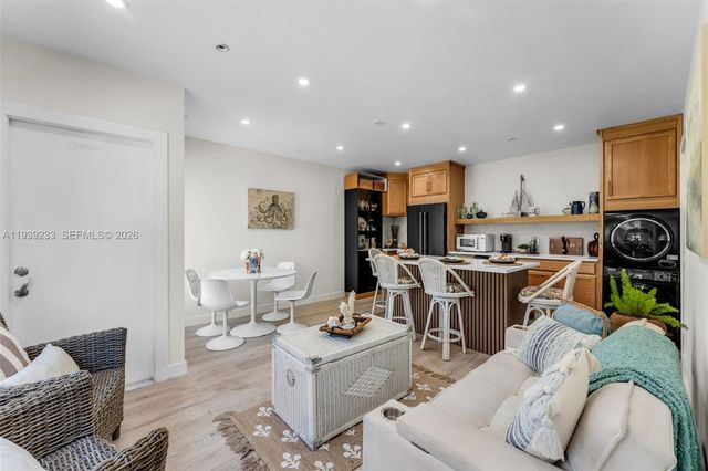 516 NE 6th Ave, Deerfield Beach, FL 33441