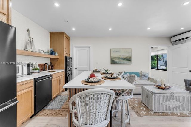 516 NE 6th Ave, Deerfield Beach, FL 33441