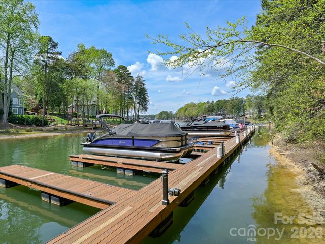 150 Brownstone Drive, Mooresville, NC 28117