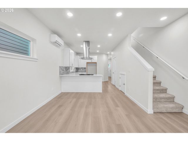 9257 E Burnside St, Portland, OR 97216