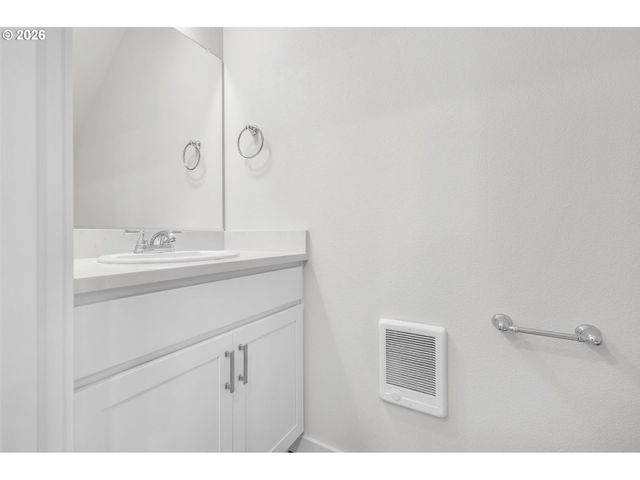 9257 E Burnside St, Portland, OR 97216