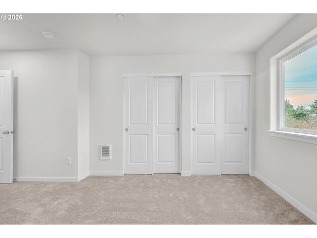 9257 E Burnside St, Portland, OR 97216