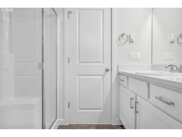 9257 E Burnside St, Portland, OR 97216