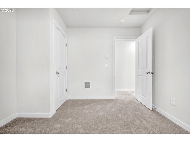 9257 E Burnside St, Portland, OR 97216