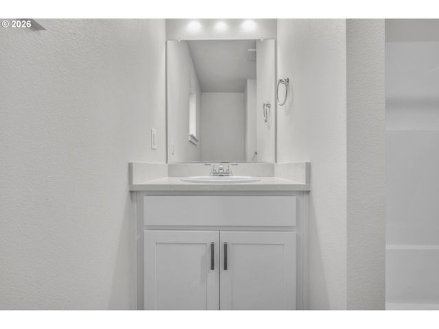 9257 E Burnside St, Portland, OR 97216