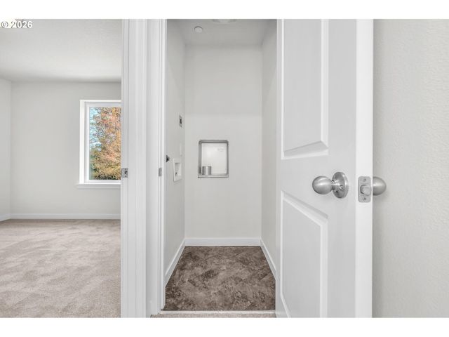 9257 E Burnside St, Portland, OR 97216