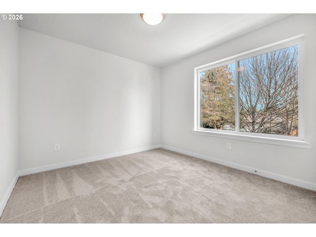 9257 E Burnside St, Portland, OR 97216