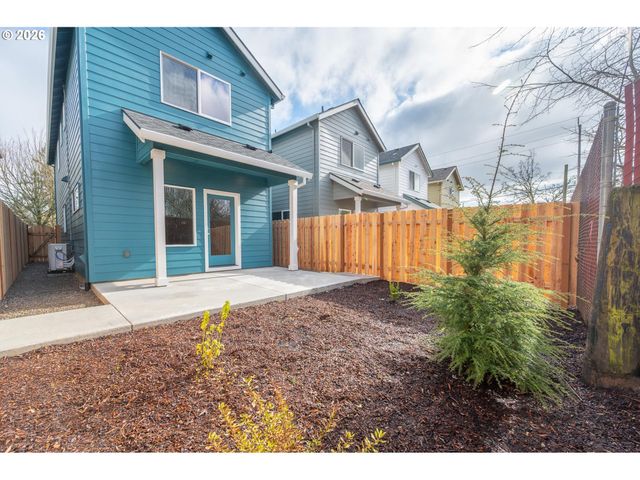 9257 E Burnside St, Portland, OR 97216