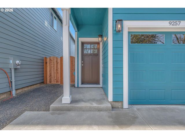 9257 E Burnside St, Portland, OR 97216