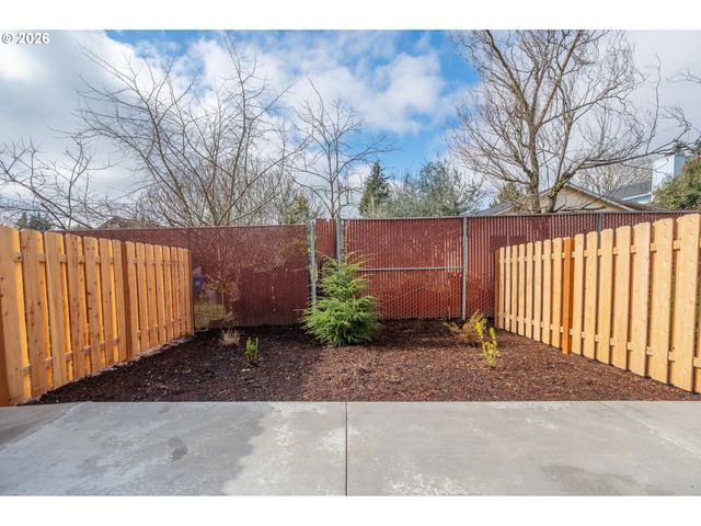 9257 E Burnside St, Portland, OR 97216