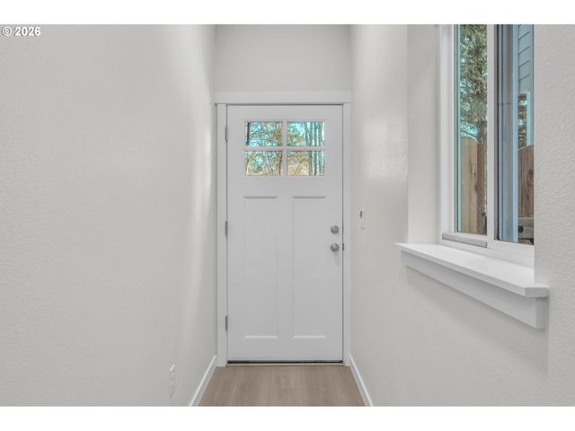 9257 E Burnside St, Portland, OR 97216