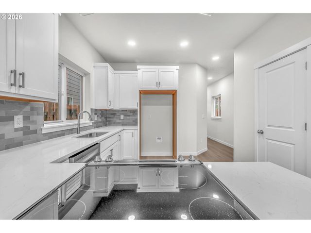 9257 E Burnside St, Portland, OR 97216