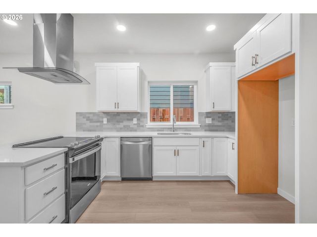 9257 E Burnside St, Portland, OR 97216