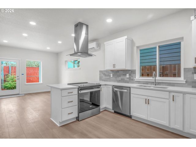 9257 E Burnside St, Portland, OR 97216