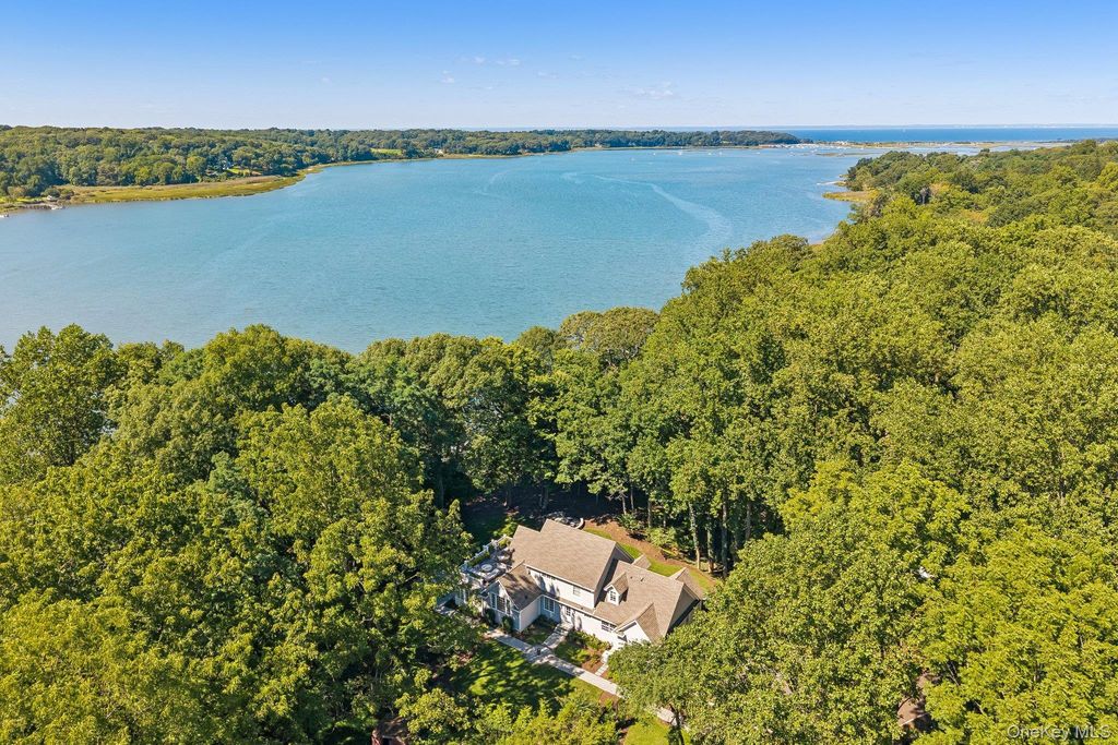 31 Thompson Lane, Head Of The Harbor, NY 11780 — photo 2