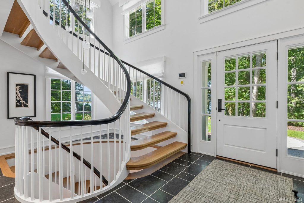 31 Thompson Lane, Head Of The Harbor, NY 11780 — photo 5