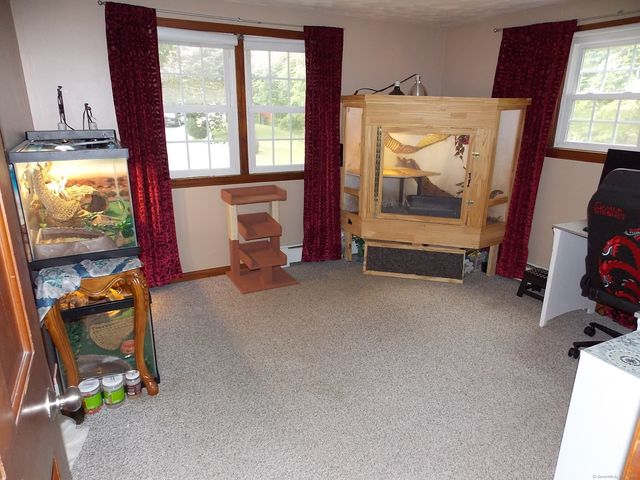 10 Crestview Circle, Enfield, CT 06082