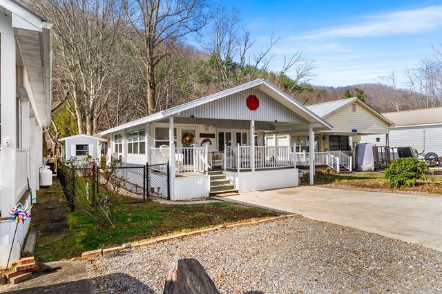 4117 Riverbank Run, Hiawassee, GA 30546