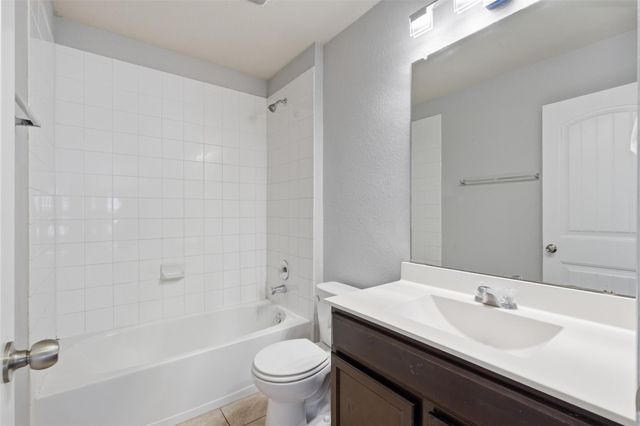 149 Dusky Thrush DR, Kyle, TX 78640