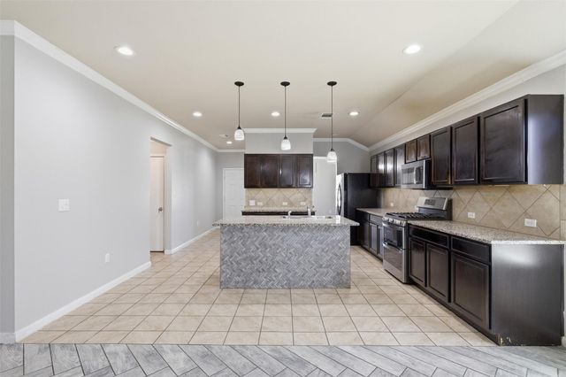 149 Dusky Thrush DR, Kyle, TX 78640