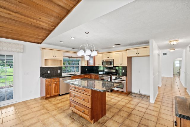 2415 NW Cove View, Stuart, FL 34994