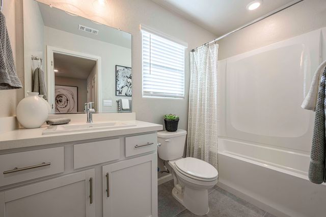 2308 Madalyn Avenue 69 Oc, Tulare, CA 93274