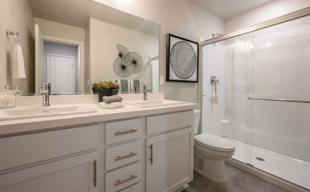 2308 Madalyn Avenue 69 Oc, Tulare, CA 93274
