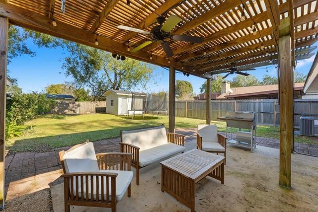 450 Greenway Street, Lake Charles, LA 70605