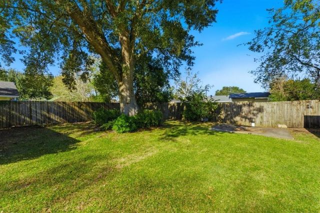 450 Greenway Street, Lake Charles, LA 70605