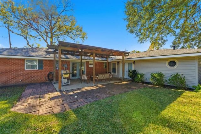 450 Greenway Street, Lake Charles, LA 70605