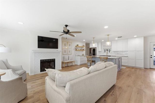 450 Greenway Street, Lake Charles, LA 70605