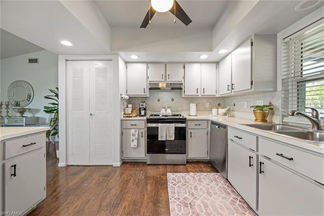 425 SW 43rd LN, Cape Coral, FL 33914