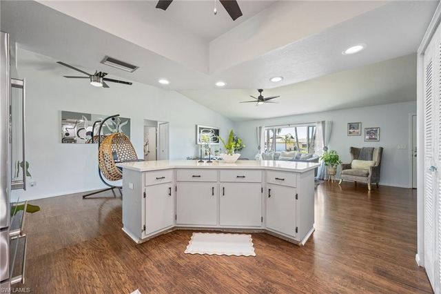 425 SW 43rd LN, Cape Coral, FL 33914