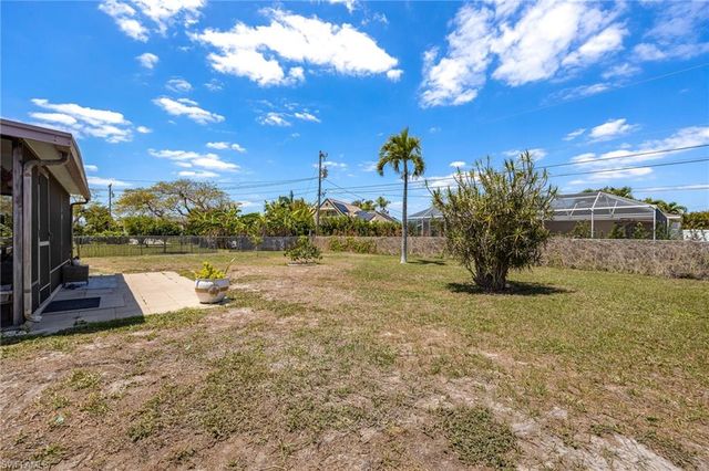 425 SW 43rd LN, Cape Coral, FL 33914