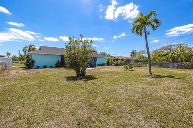 425 SW 43rd LN, Cape Coral, FL 33914