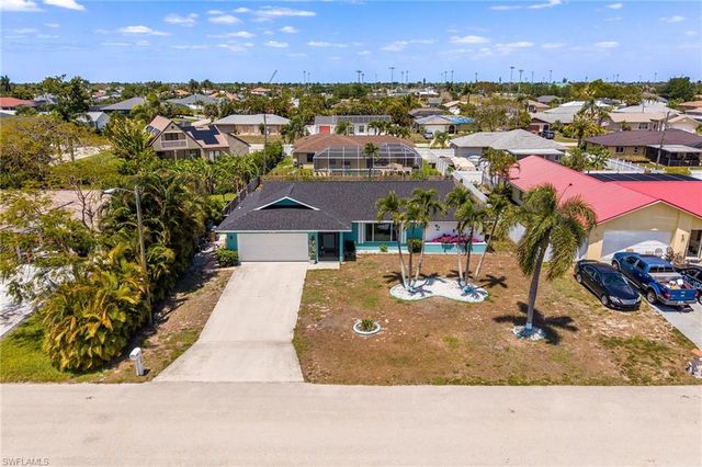 425 SW 43rd LN, Cape Coral, FL 33914